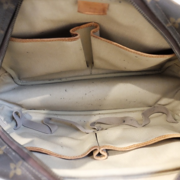 Louis Vuitton Deauville Monogram Handbag - Picture 3 of 6